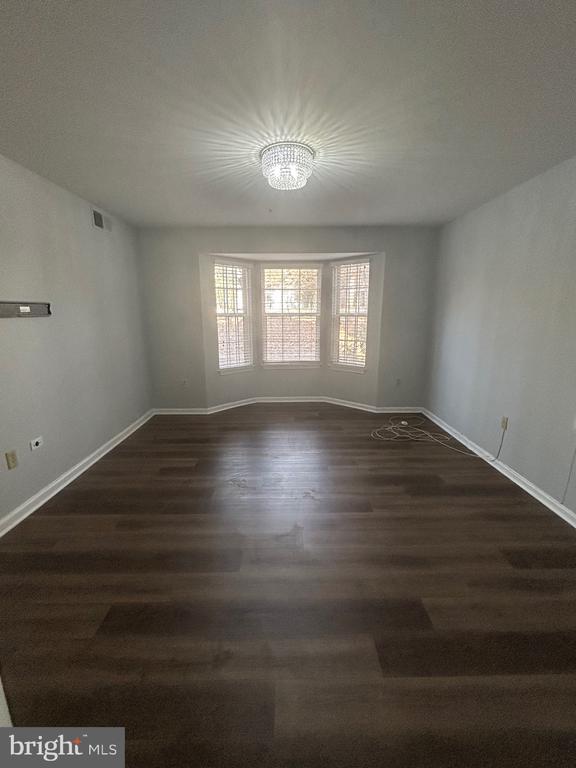 Building Photo - 9811 Lake Point Ct