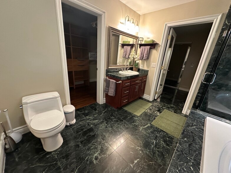 Bathroom - 11832 S Circle Dr