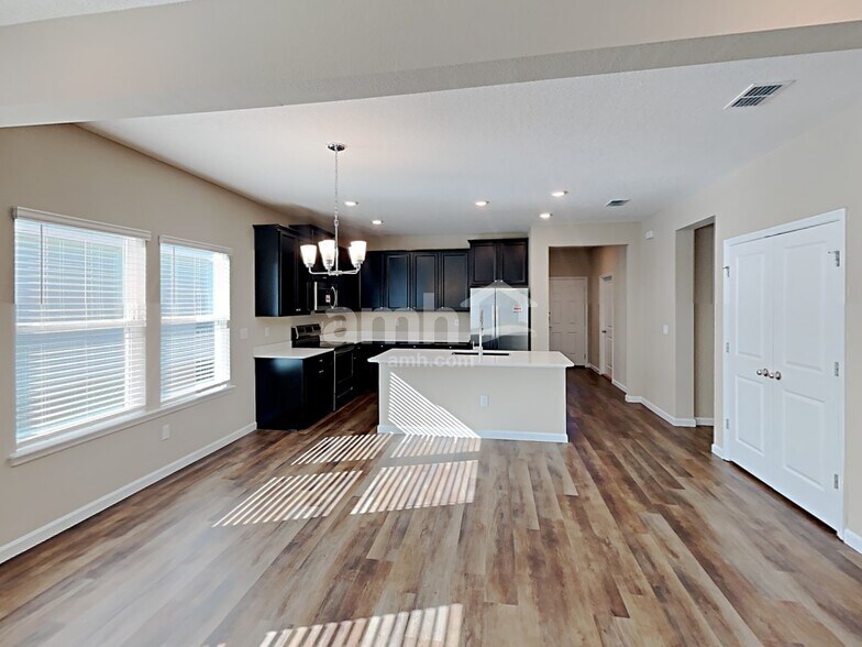 Building Photo - 233 Hemlock Pt