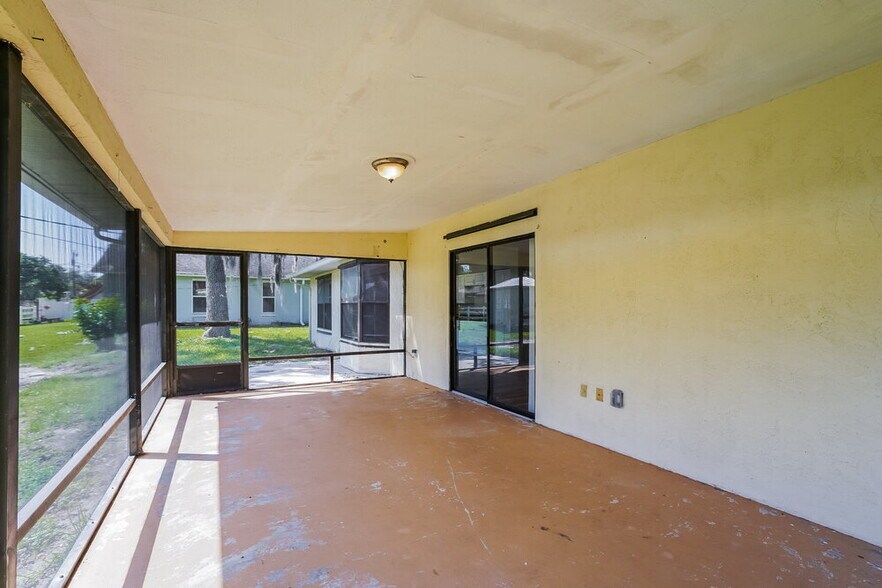 Building Photo - 6514 Flora Way