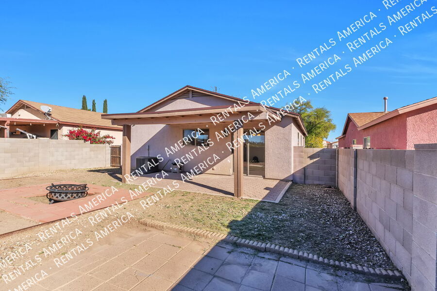 Building Photo - 6244 S Sarah Elizabeth Dr