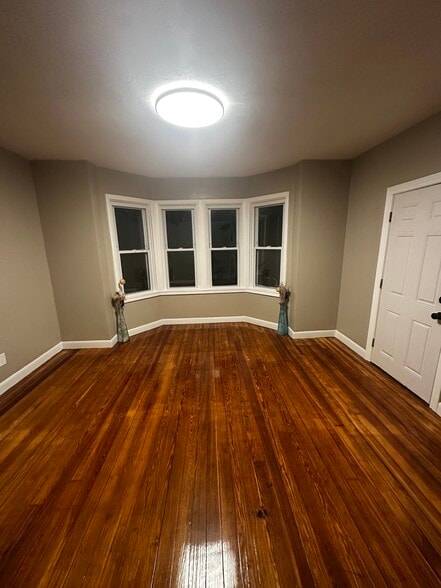 Living Room - 511 William St