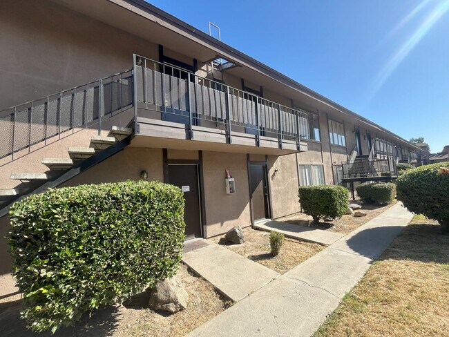 Building Photo - Downstairs Unit Newly Remodeled!!! MUST SE...