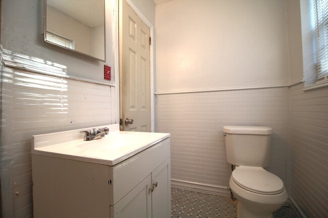 Building Photo - 3BR/2BA Home with Bonus Room & Fenced Yard...