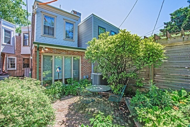 Building Photo - Charming and unique 3 bedroom, 3 bath townhome near Brandywine River and Zoo