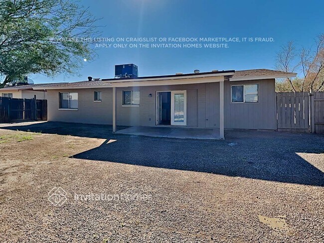 Building Photo - 1026 W Danbury Dr