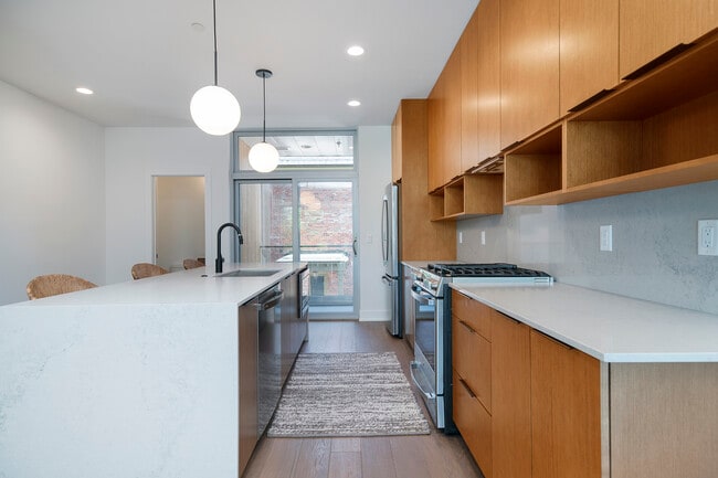 Building Photo - 2805 Brush St