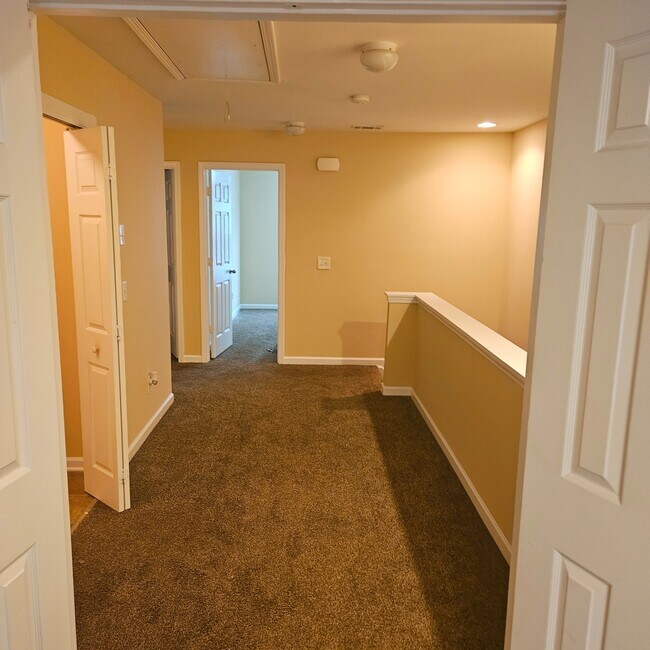 Building Photo - 1052 Crown Blvd