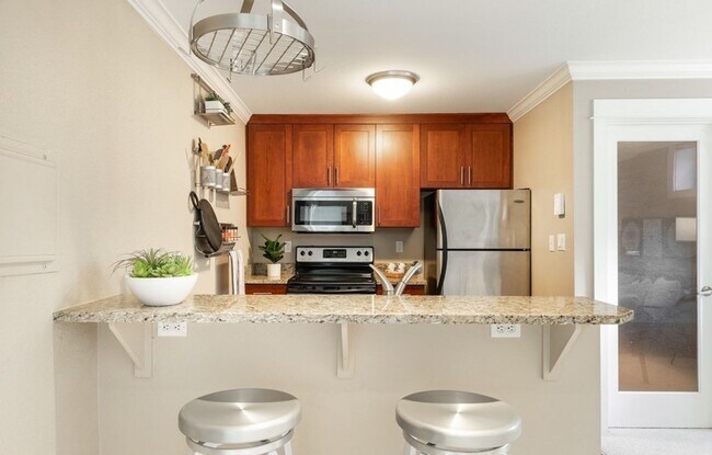 Building Photo - Waterfront Studio Kirkland Available for R...