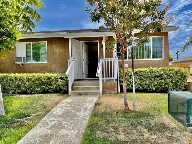 Primary Photo - 6329-6335 Osler St