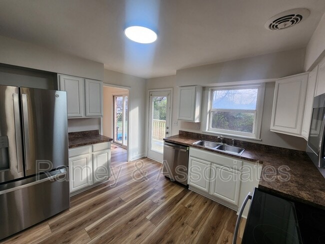 Building Photo - 3700 Taylorsville Rd