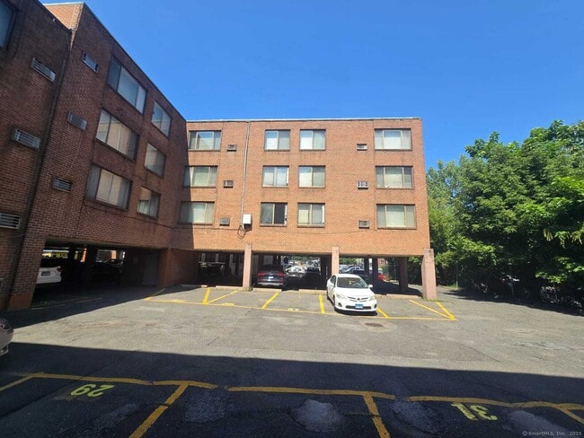 Building Photo - 950 Asylum Ave