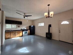 Building Photo - 8 Ute Ln