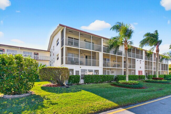 Building Photo - 33 Fanshaw A