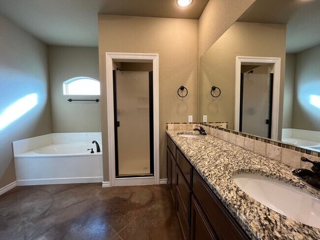 Building Photo - 3137 Silver Saddle Dr