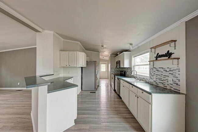 Building Photo - 120 Silver Peak Dr