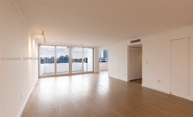 Building Photo - 11 11th St