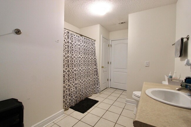 Building Photo - 624 Territory Ln