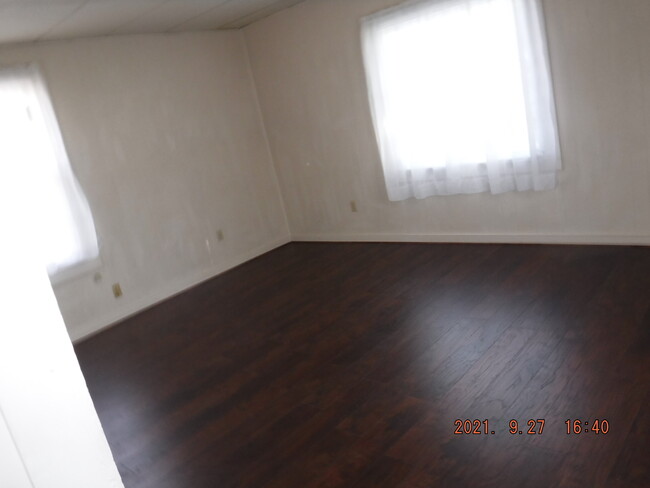 living room - 906 W 3rd St