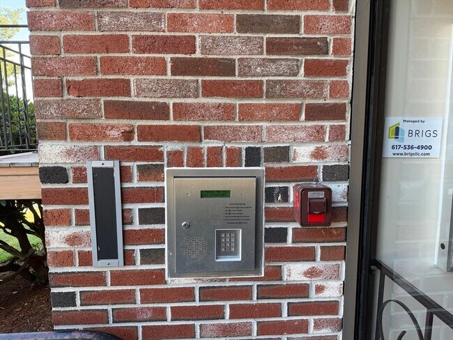 Building Photo - 655 W Lowell Ave