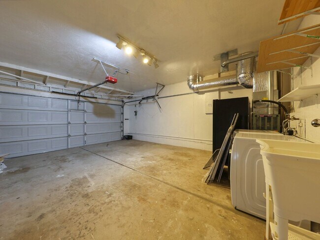 Building Photo - 3104 San Andreas Dr