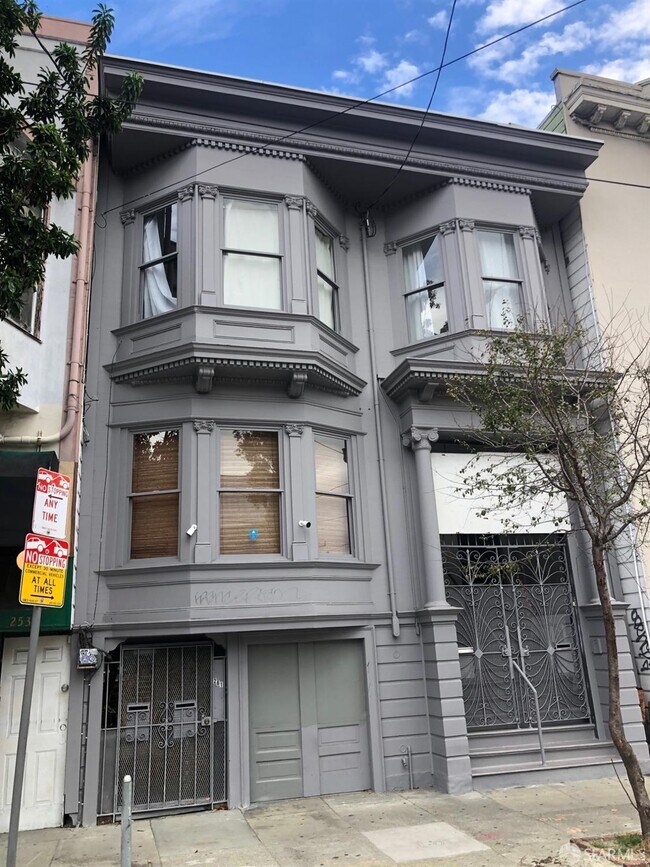 Building Photo - 257 Church St