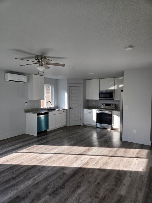 Building Photo - 3 Bedroom 2.5 Bathroom in Winlock