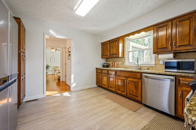 Building Photo - 1223 Settlebench Ln