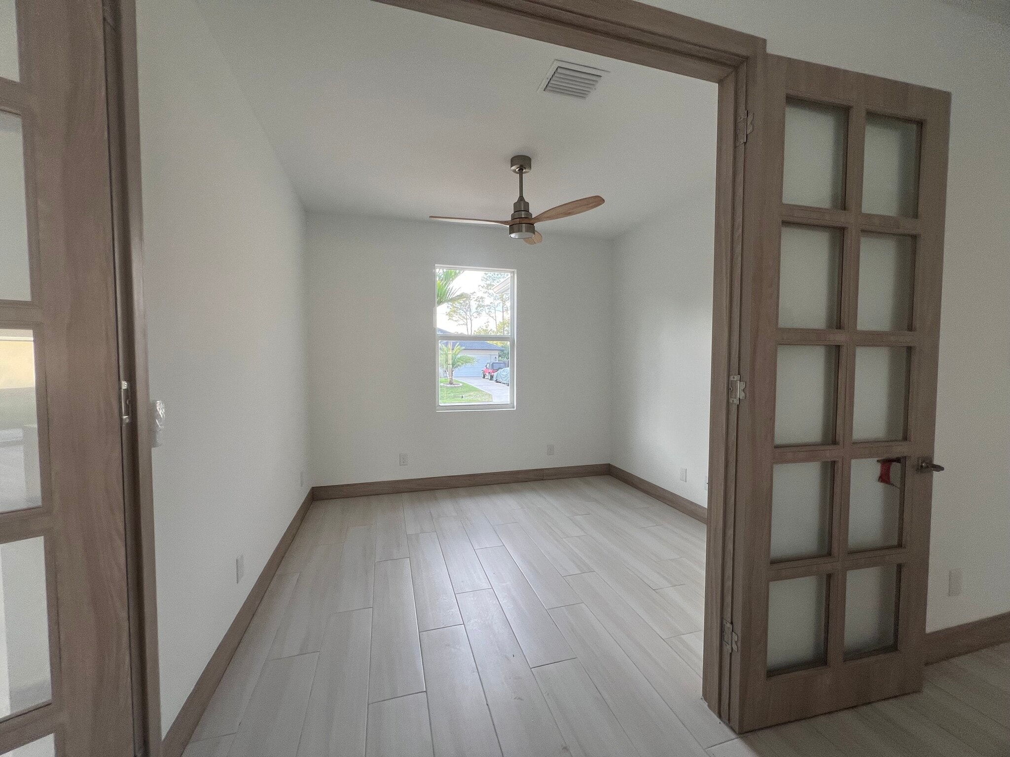 Building Photo - 1470 Henning St