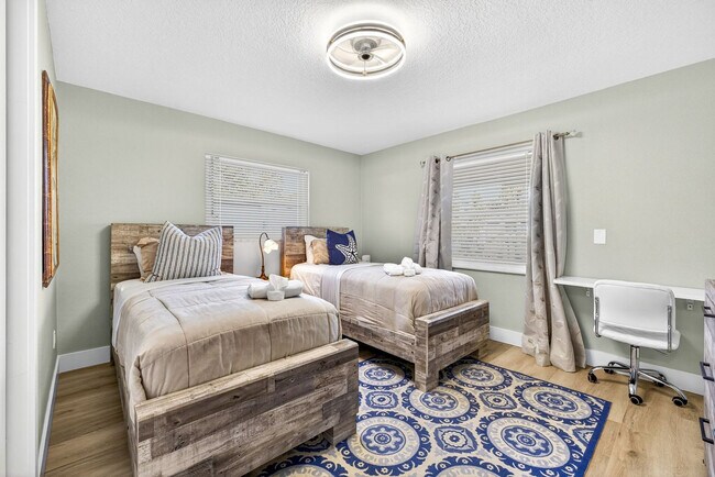 Building Photo - 1412 Gladys Cir