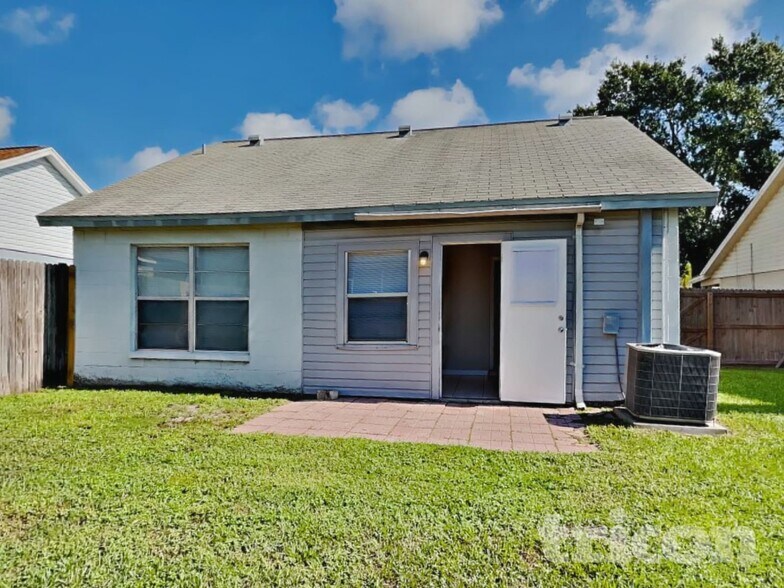 Building Photo - 13344 Laraway Dr