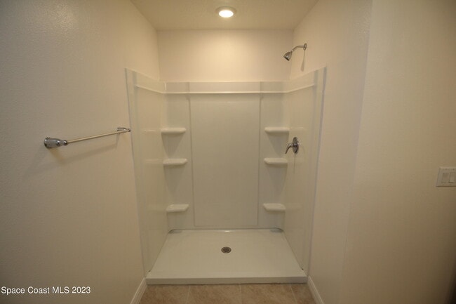 Building Photo - 256 Trembley Ave SW