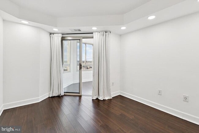 Building Photo - 2151 Jamieson Ave