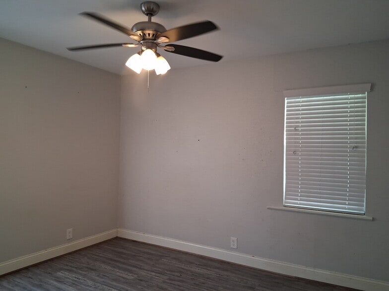 Building Photo - 26445 Lazy Ln
