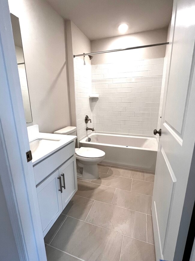 Building Photo - 14 Rothbury Ct