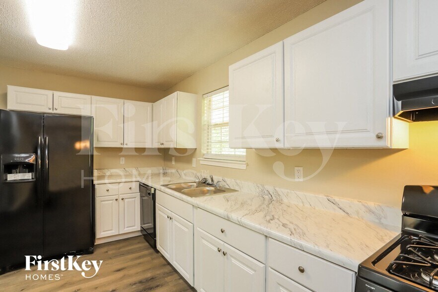 Building Photo - 5833 Cobalt Dr SW