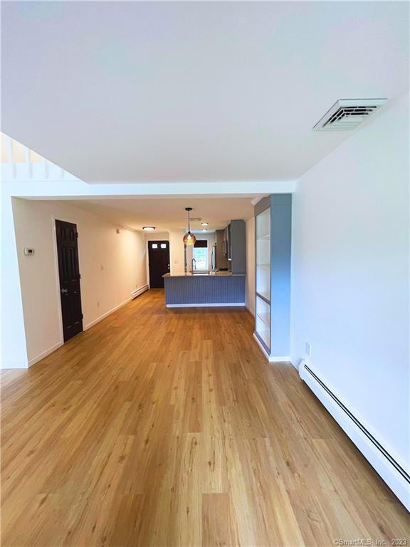 Building Photo - 10 Evergreen Pl