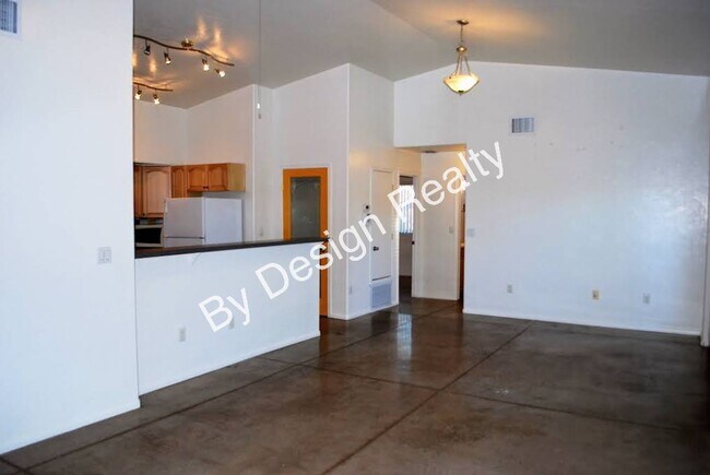 Building Photo - Mountain Ave 3 Bed 2 Bath Home - Contemporary Block Construction