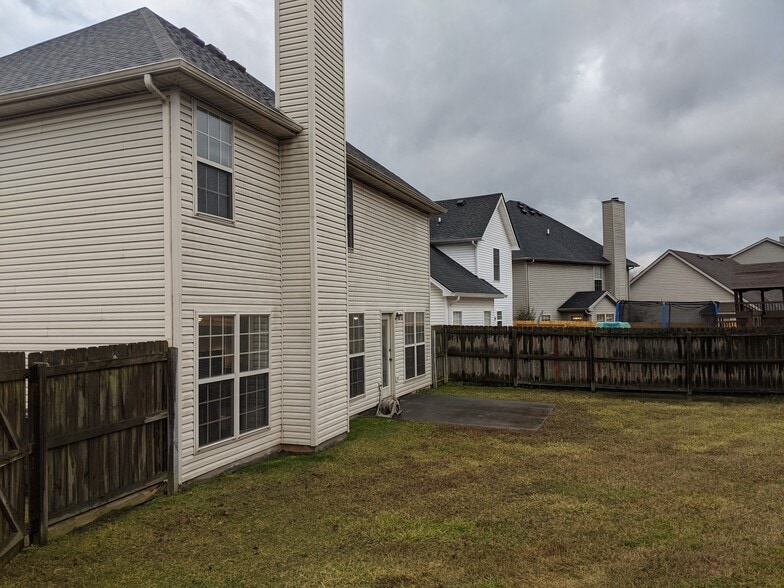 Back Yard - 628 Hadlow St