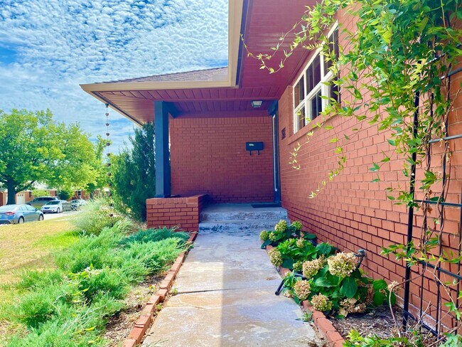 Building Photo - 2618 NW 66th St