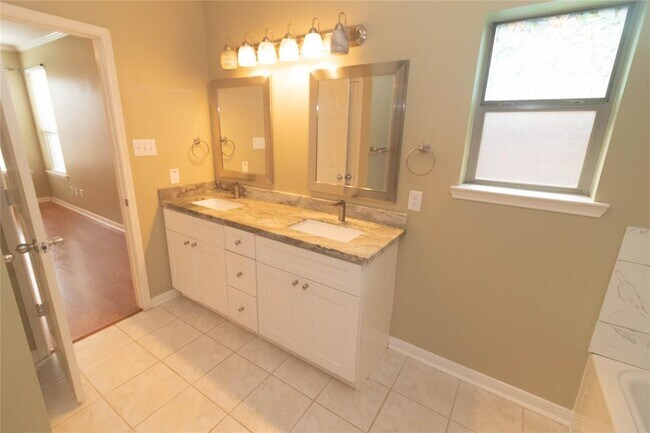 Building Photo - 21534 Pointed Oak Ln