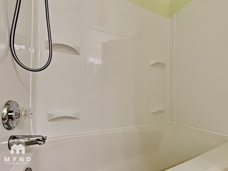 Building Photo - 13717 Linden Ave N