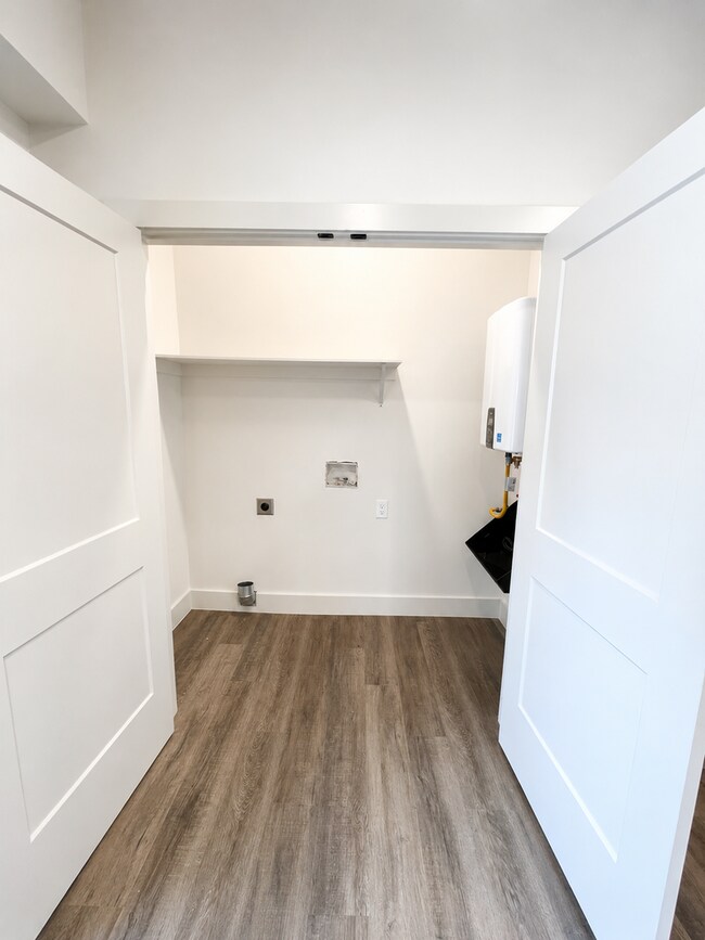 Building Photo - Michael Cole Townhomes