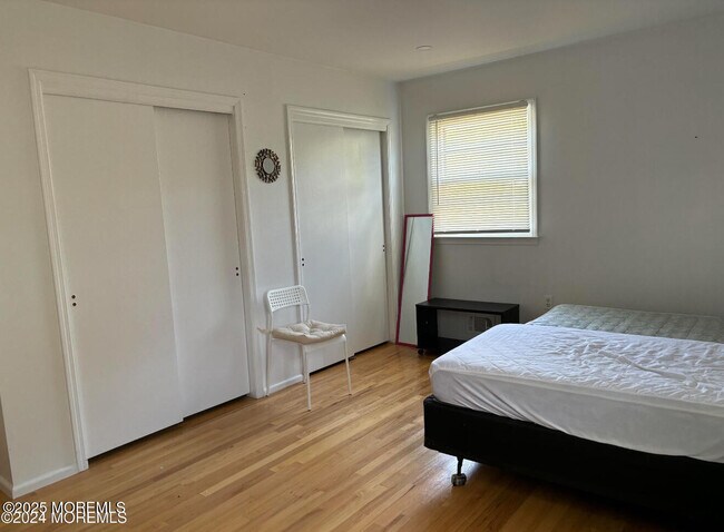 Building Photo - 41 Heath Ave