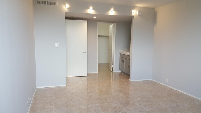 Building Photo - 10535 Wilshire Blvd