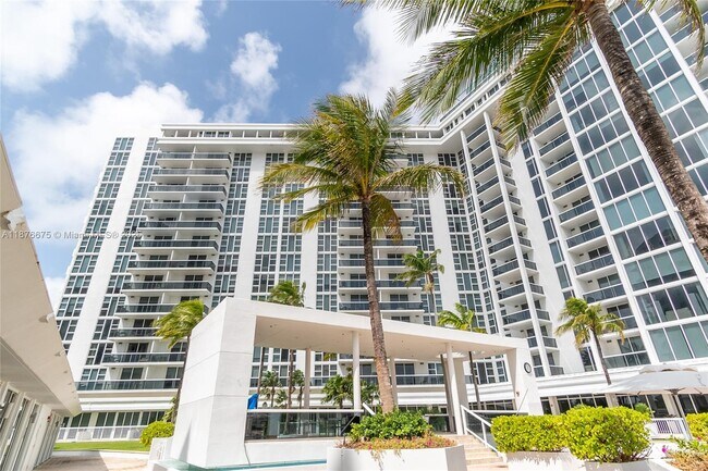 Building Photo - 10275 Collins Ave
