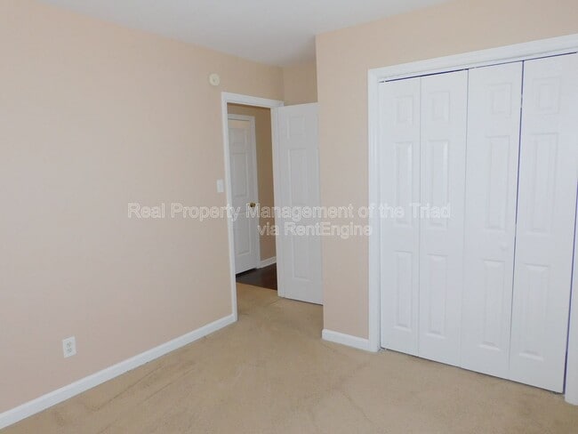 Building Photo - 814 Carrieland Dr