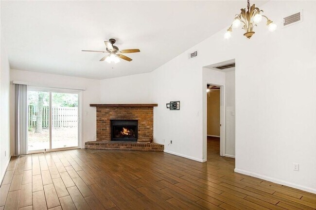 Building Photo - 3 bedroom for rent in NE Tallahassee, wood floors, Privacy Fenced yard, available early March 202...