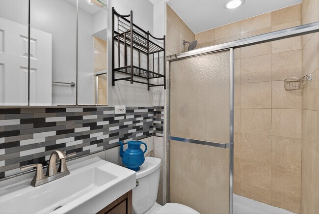 Building Photo - 9100 Lamon Ave