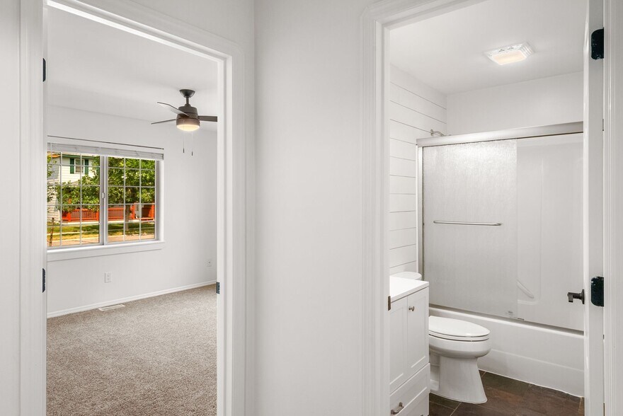Building Photo - 1397 N River Rock Dr